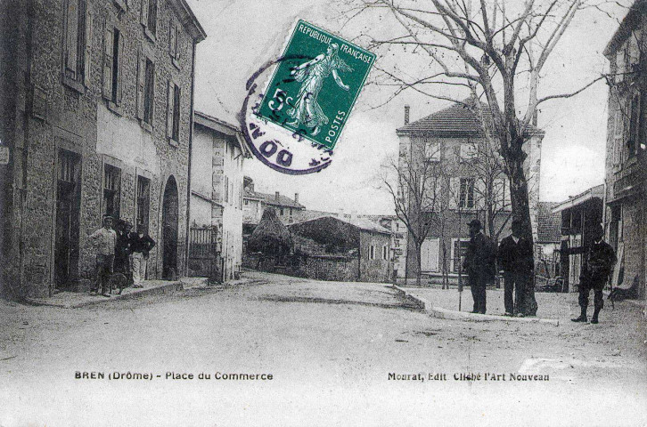 Bren.- Place du village.
