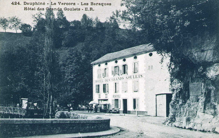 L'hôtel des Grands Goulets au hameau des Barraques.