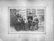 Caroline de Guilhermier, Marthe Court de Fontmichel, Albert de Guilhermier et Thérèse de Guilhermier.