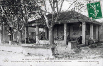 Le lavoir place du Champ de Mars.