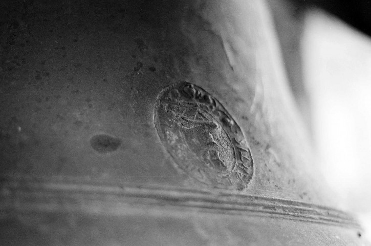 Soyans.- Détail d'inscription sur la cloche de la chapelle du château.