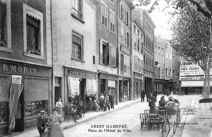 La place de l'Hôtel-de-ville.