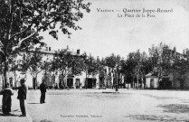 La place de la Paix et le Cours Voltaire.