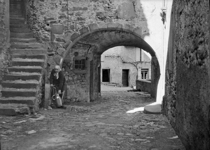 Bourdeaux.- Une rue du village.