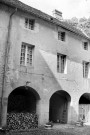 Triors.- Façade nord du château, côté cour ouest.