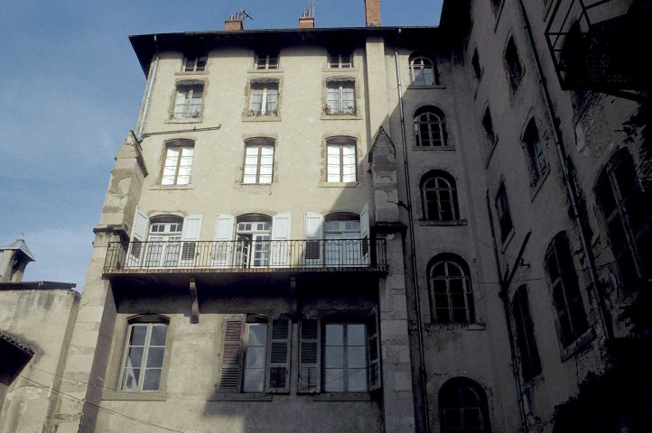 Romans-sur-Isère.- Entrée du musée, l'ancienne école supérieure.