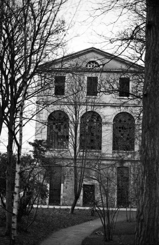 Livron-sur-Drôme. - Pignon sud de l'ancien moulinage, actuellement bâtiments communaux.