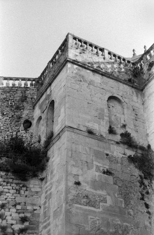 Grignan. - Tour nord de la collégiale Saint-Sauveur.