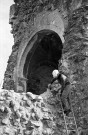 Allan. - Travaux de consolidation du mur ouest du transept nord de la chapelle Barbara.