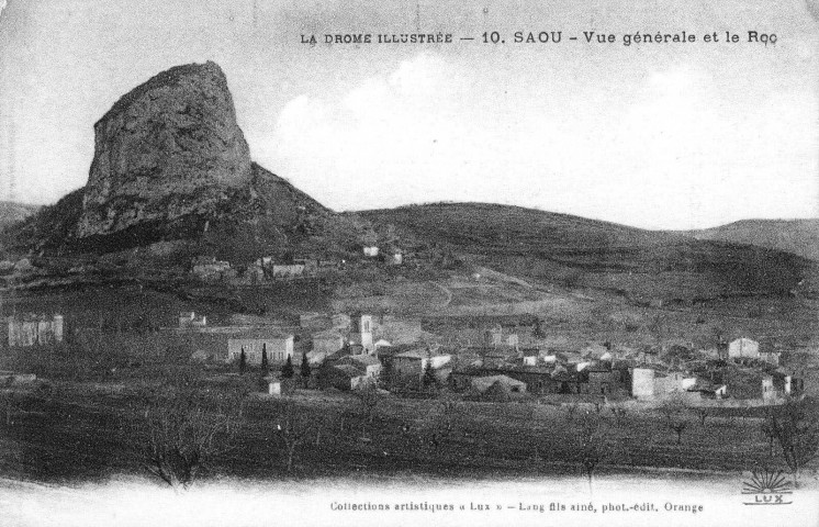 Vue générale du village de Saoû et du Roc.