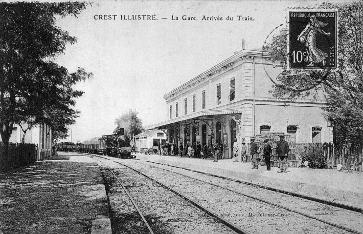 Crest. - L'arrivée d'un train en gare.