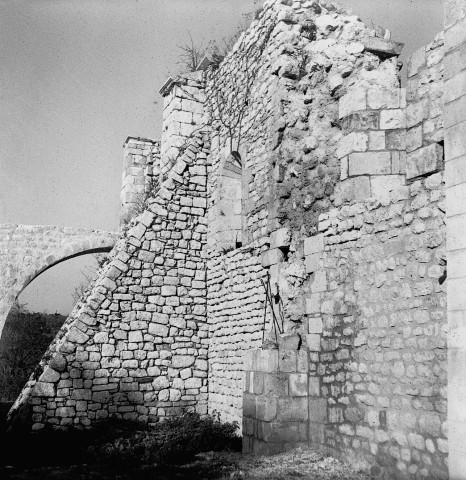 La Garde-Adhémar. - La chapelle du Val des Nymphes fut restaurée et retrouva une couverture en 1991.