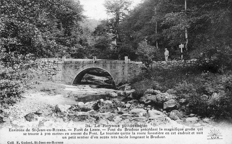 La forêt de Lente, pont sur le ruisseau le Brudour.