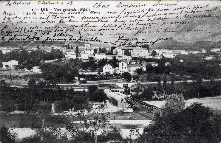 La passerelle du pont Rompu et la ville.