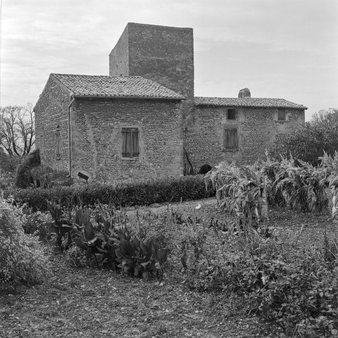 Étoile-sur-Rhône .- La ferme Côte-Chaude.