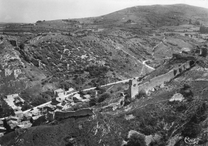 Vue aérienne des vestiges des remparts.