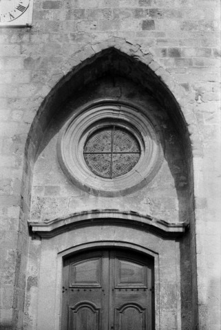 Rousset-les-Vignes.- Le porche de l'église Saint-Mayeul.