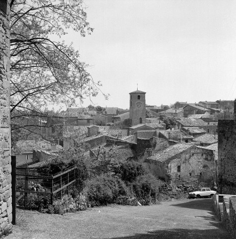 Étoile-sur-Rhône.- Vue du village de la rue de l'Ail.