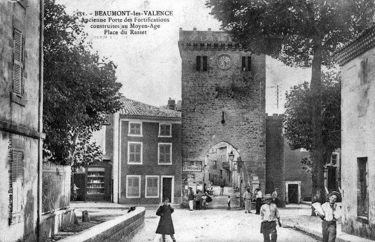 La tour de l'horloge, place du Rasset.