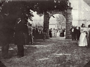 Peyrins. - Les invités du mariage au château de Sallmard.