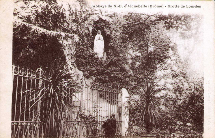 La Grotte de Lourdes de l'abbaye.