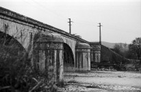 Livron-sur-Drôme. - La face ouest du pont sur la Drôme.