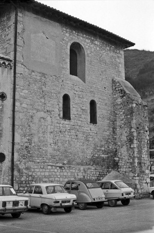 Saillans.- La façade sud du transept de l'église Saint-Géraud.