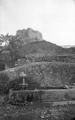 Treschenu-Creyers.- Fontaine du hameau Archiane.