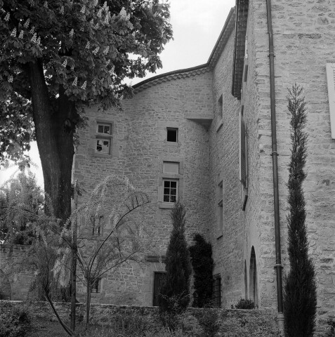 Étoile-sur-Rhône.- Le château Saint-Ange.