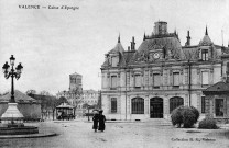 Valence.- La Caisse d'Épargne, place Aristide Briand, ouvre ses portes le 2 janvier 1893, à gauche un manège.
