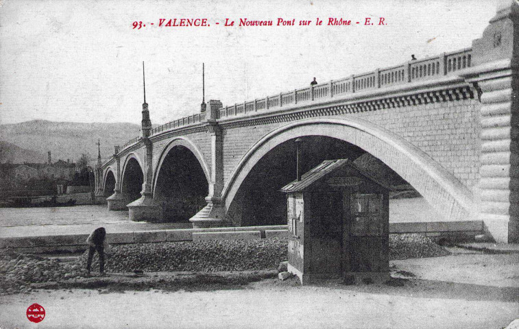 Le pont sur le Rhône.