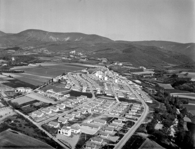 Les Tourrettes. - Vue aérienne du hameau le Logis Neuf.