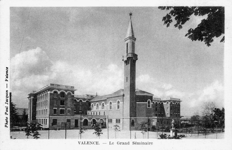 Le grand séminaire devenu l'Institution Notre-Dame rue Montplaisir.