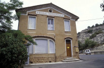 Piégon.- La mairie, l'ancienne école communale.