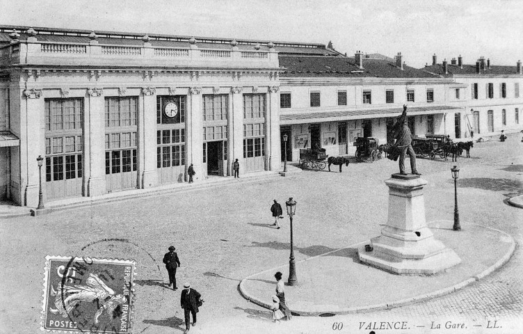 Valence.- La façade de la gare.