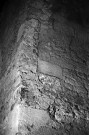 Cléon-d'Andran.- L'église Saint-Sauveur : structures romanes du XIIe s découvertes après piquages des enduits.