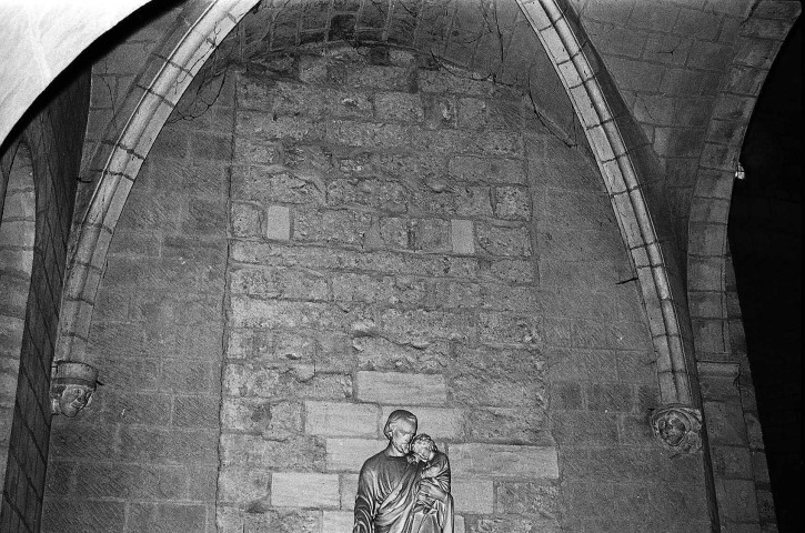 Châteauneuf-du-Rhône. - Détail du bas côté Nord de l'église Saint-Nicolas.