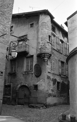 Romans-sur-Isère. - Maison à l'angle des rues des Clercs et Merlin.