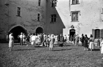 Montjoux. - Visite du château des Amis du Buis.