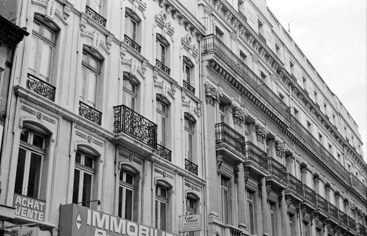Valence.- Façades d'immeubles avenue Victor Hugo.