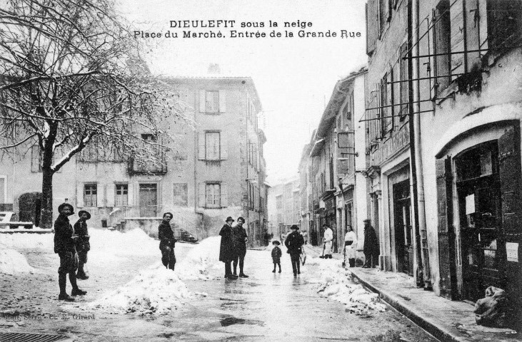 Place Abbé Magnet sous la neige.