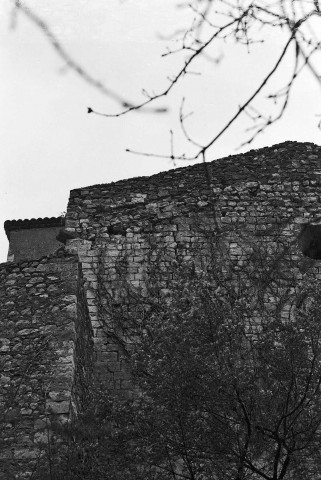 Mirmande.- Détail de façade est de l'église Sainte-Foy.