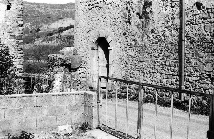 Pontaix. - L'intérieur du temple.