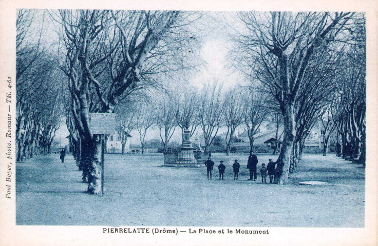 Place du Champ de Mars.