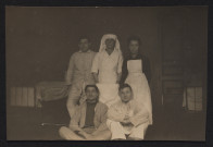 Marguerite Verguet avec des patients.