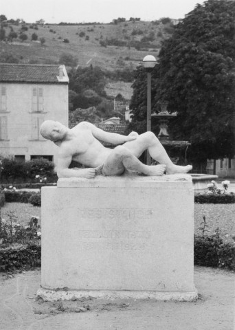 52. Brigade de Crest. Nature de la commémoration : monument. Lieu : Crest, face à la gare. Nombre de victimes, morts au combat : 5.