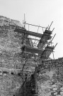 Rochefort-en-Valdaine. - L'angle sud-ouest du château pendant les travaux de restauration.