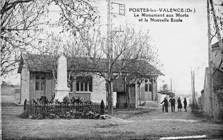 Le monument aux morts inauguré le 28 mai 1922 devant la nouvelle école.