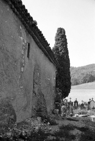 Suze-sur-Crest.- La façade de la chapelle Chosséon côté cimetière.