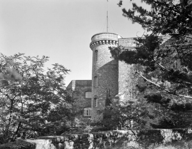 Rochegude.- Le château.